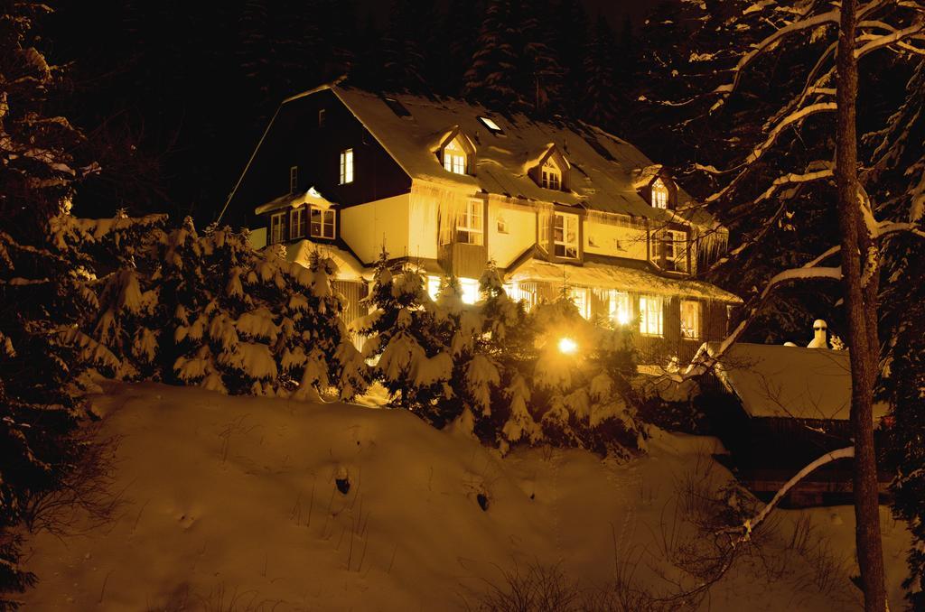 Hotel Konsel Říčky Exterior foto