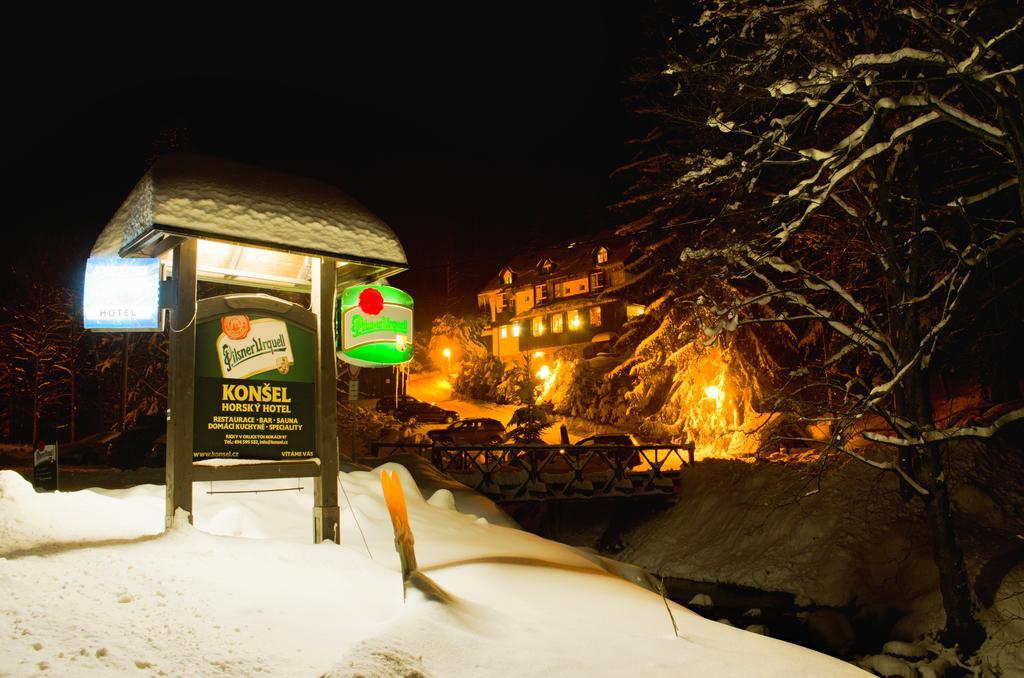 Hotel Konsel Říčky Exterior foto